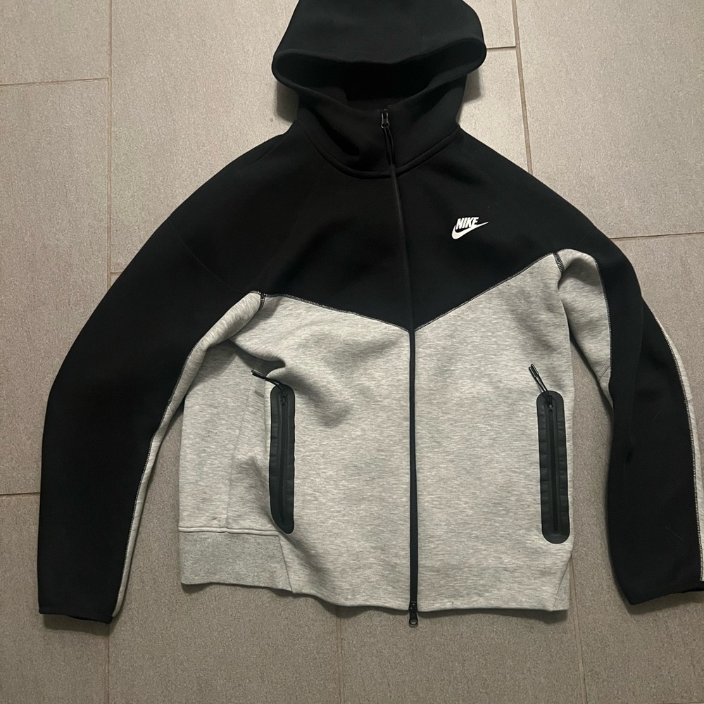 Nike Tech
